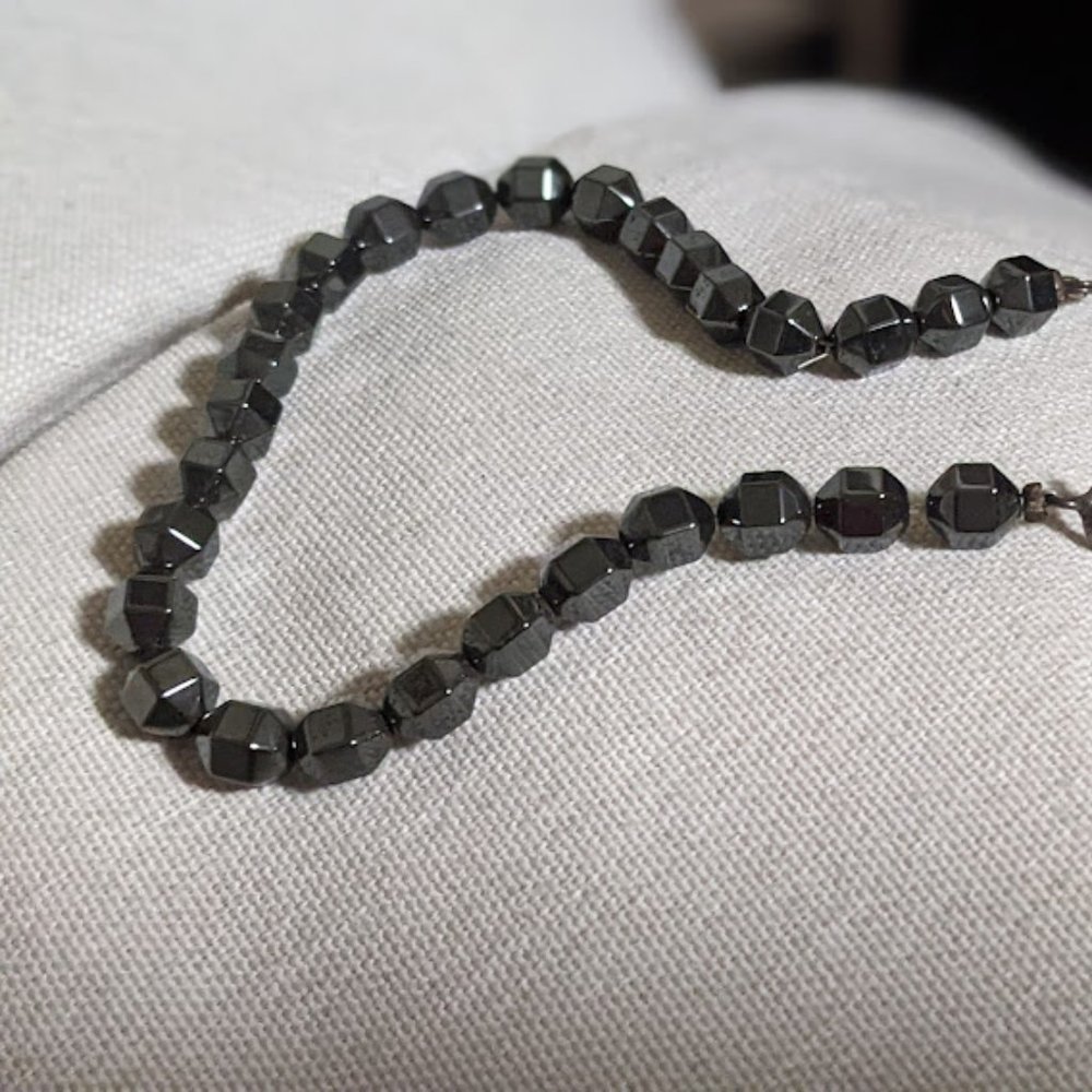 Hematite bracelet 7 in.